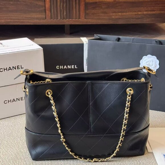 Classic CHANEL Bag: A Stylish and Versatile Choice for Elegance - Picture 6 of 6